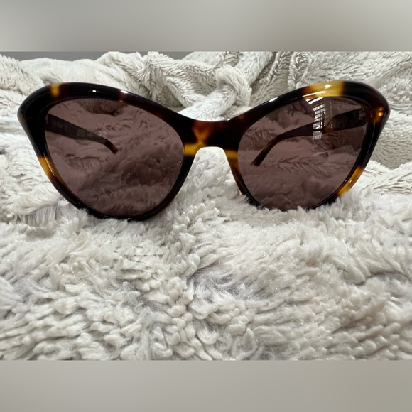 Love Moschino EUC+ Tortoise Shell Cateye Sunglasses - Picture 9 of 9